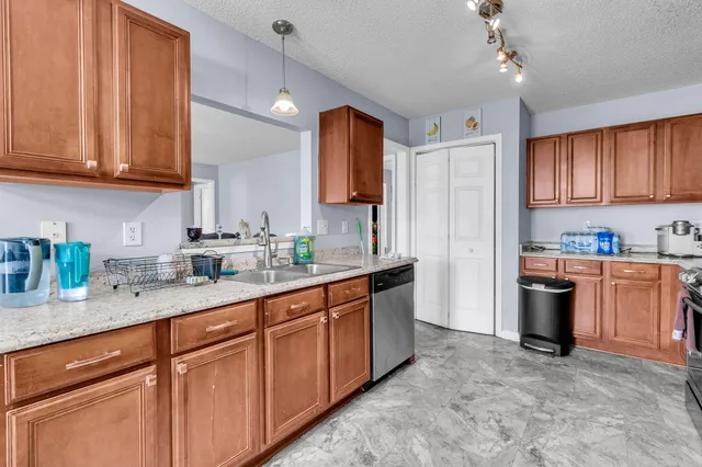 $399,999 | 402 Jamestown Drive, Summerville, SC 29486