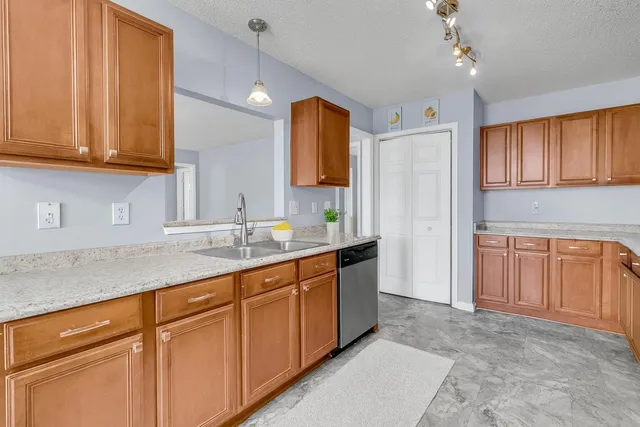 $399,999 | 402 Jamestown Drive, Summerville, SC 29486