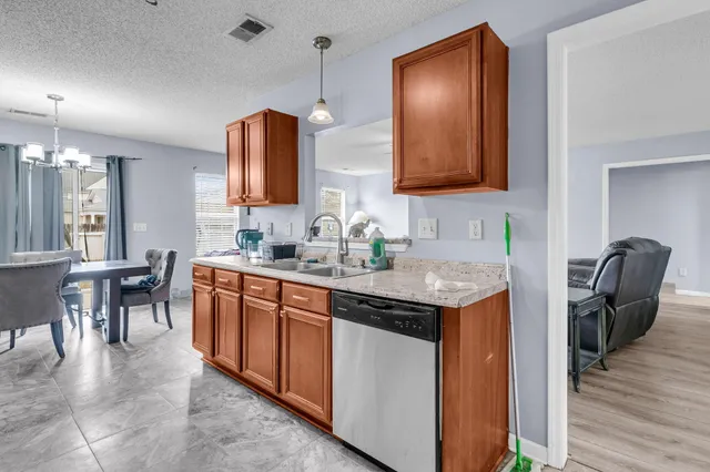 $399,999 | 402 Jamestown Drive, Summerville, SC 29486