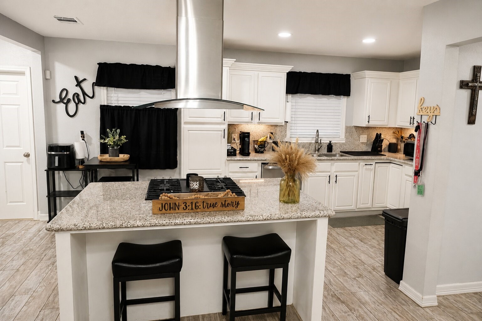 315 East Janisch Road Houston, TX 77022 - Photo 6 of 25 Kitchen