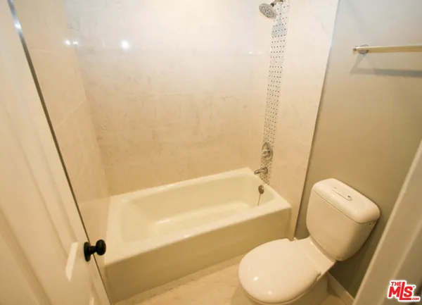 $4,950 | 1418 26th Street, Unit 3, Santa Monica, CA 90404