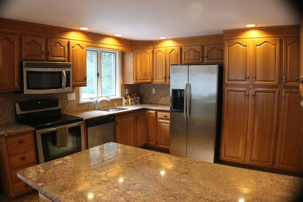 34 Eaton Road Framingham, MA 01701 - Photo 4 of 12