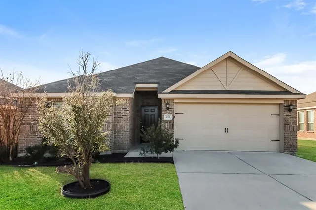 $2,190 | 108 Magnolia Drive, Sanger, TX 76266