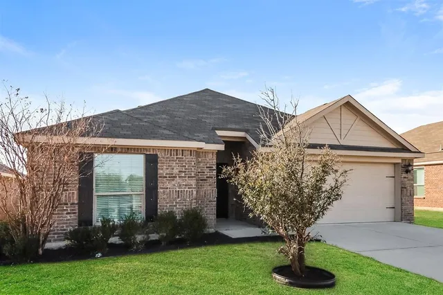 $2,190 | 108 Magnolia Drive, Sanger, TX 76266