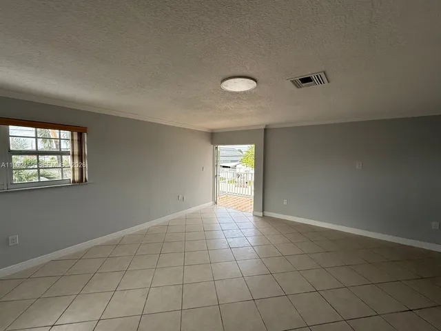 $3,200 | 948 East 47th Street, Hialeah, FL 33013