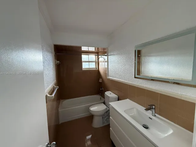 $3,200 | 948 East 47th Street, Hialeah, FL 33013