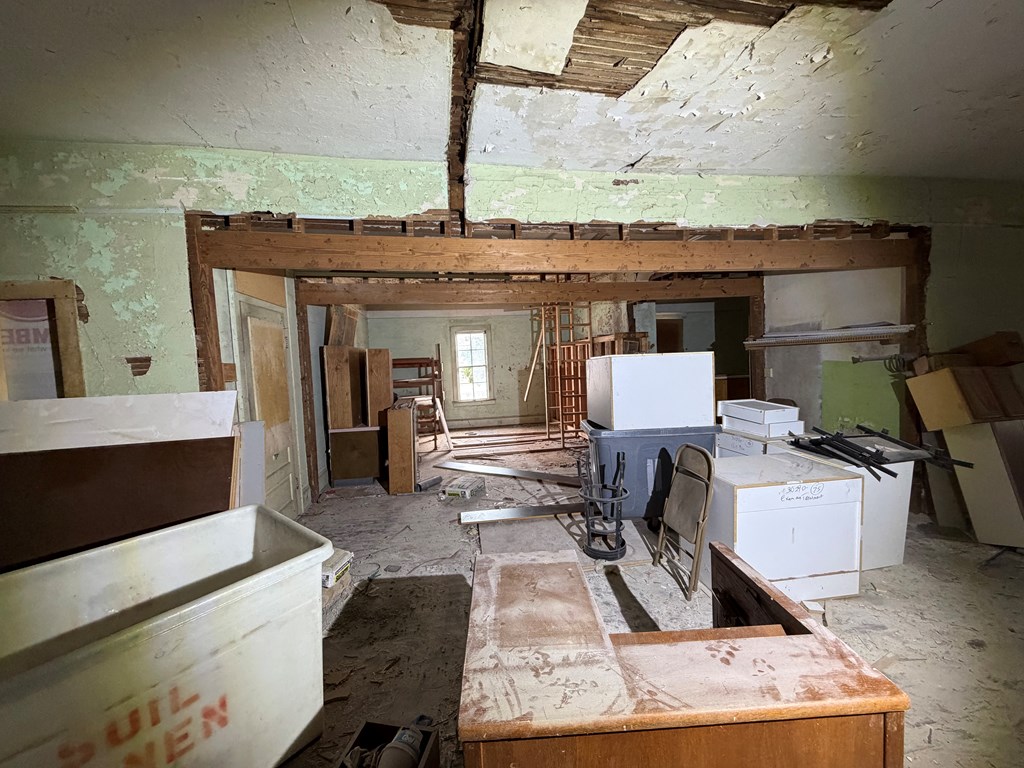 1124 20th Street Columbus, GA 31901 - Photo 22 of 30 a living room with furniture and a flat screen tv
