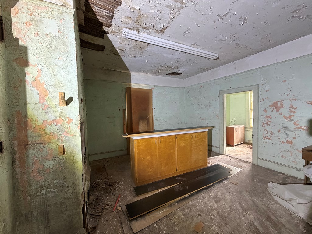 1124 20th Street Columbus, GA 31901 - Photo 25 of 30 a living room with a couch
