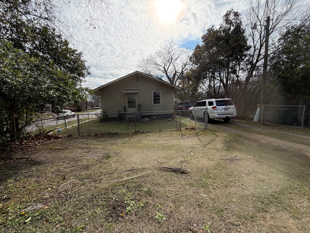 1124 20th Street Columbus, GA 31901 - Photo 4 of 30 a view of a house with a yard and sitting area