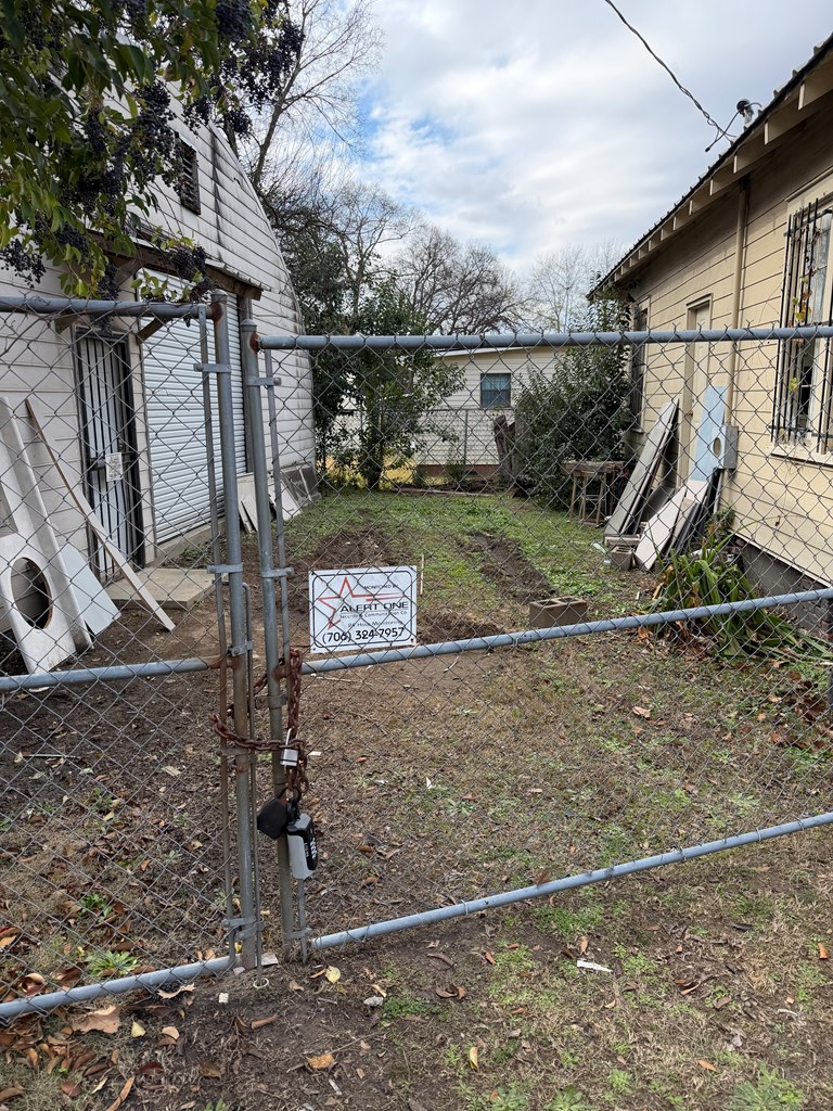 1124 20th Street Columbus, GA 31901 - Photo 5 of 30 a view of outdoor space and yard