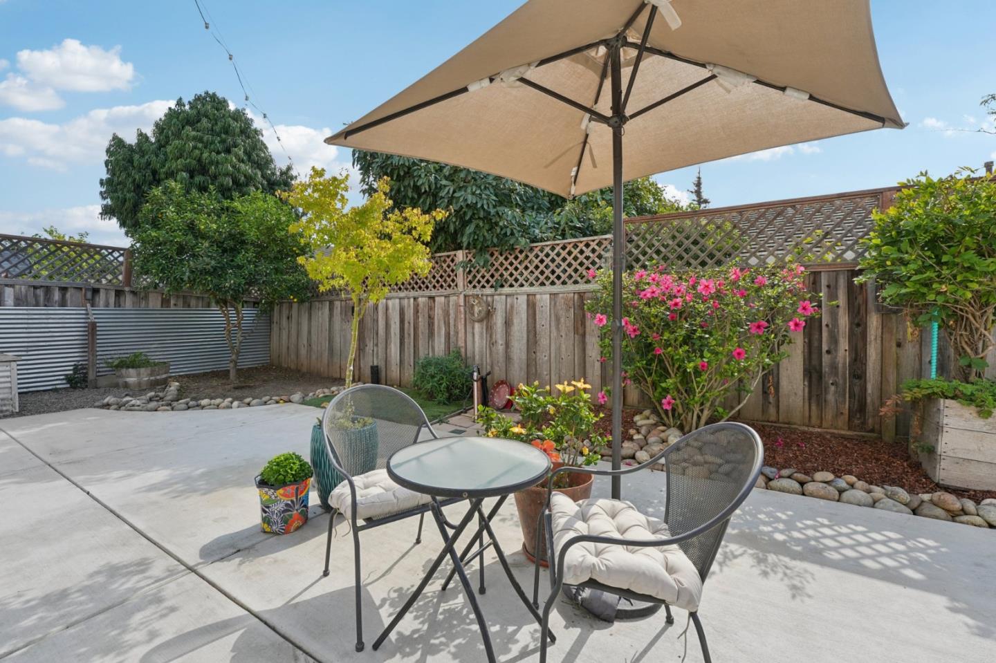 476 Arcadia Way Salinas, CA 93906 - Photo 31 of 40 a view of a chairs and table in the patio