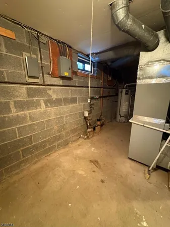 $3,325 | 181 Long Hill Road, Unit I2, Little Falls, NJ 07424