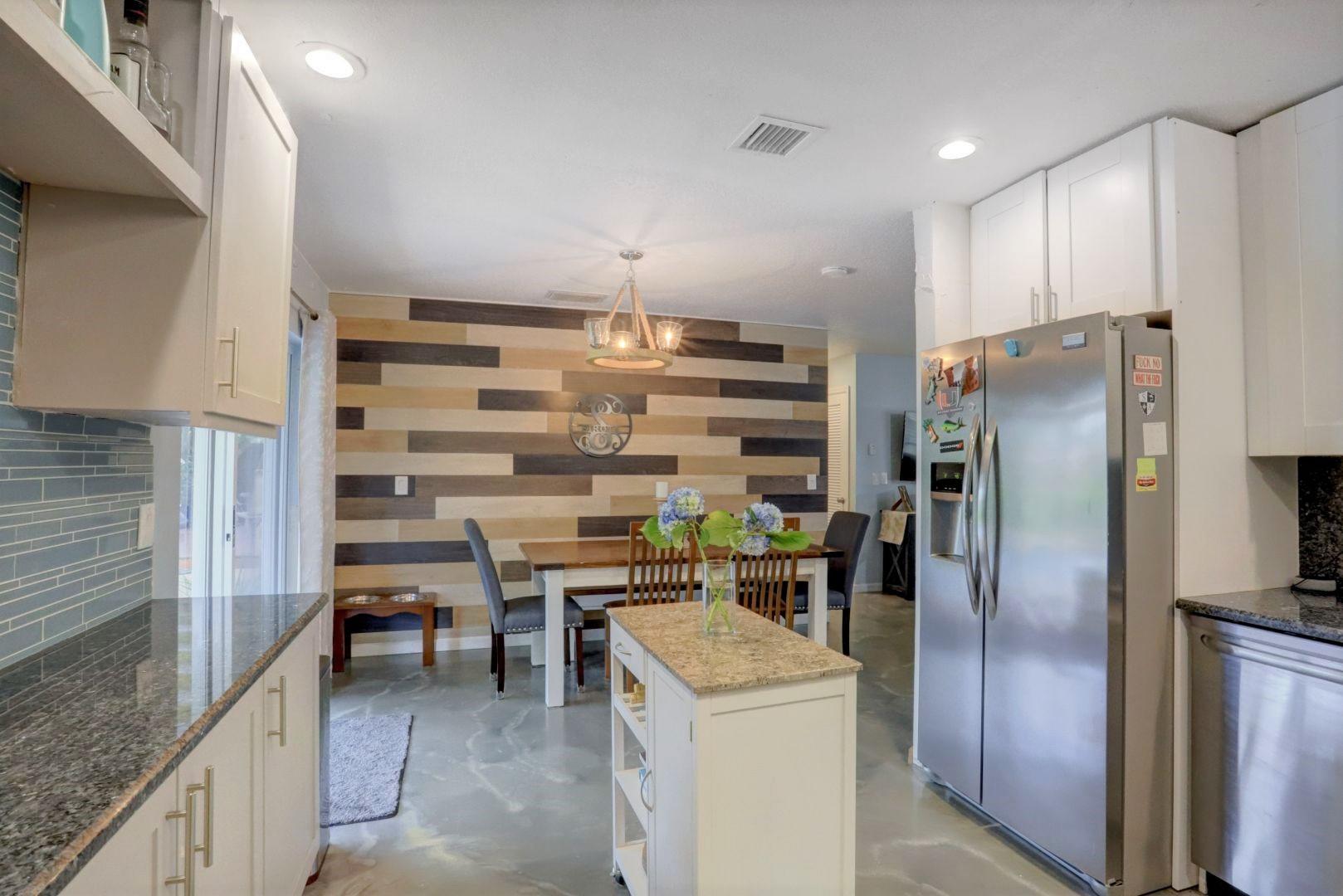 9596 Richmond Circle Boca Raton, FL 33434 - Photo 8 of 25 Kitchen & Dining Room