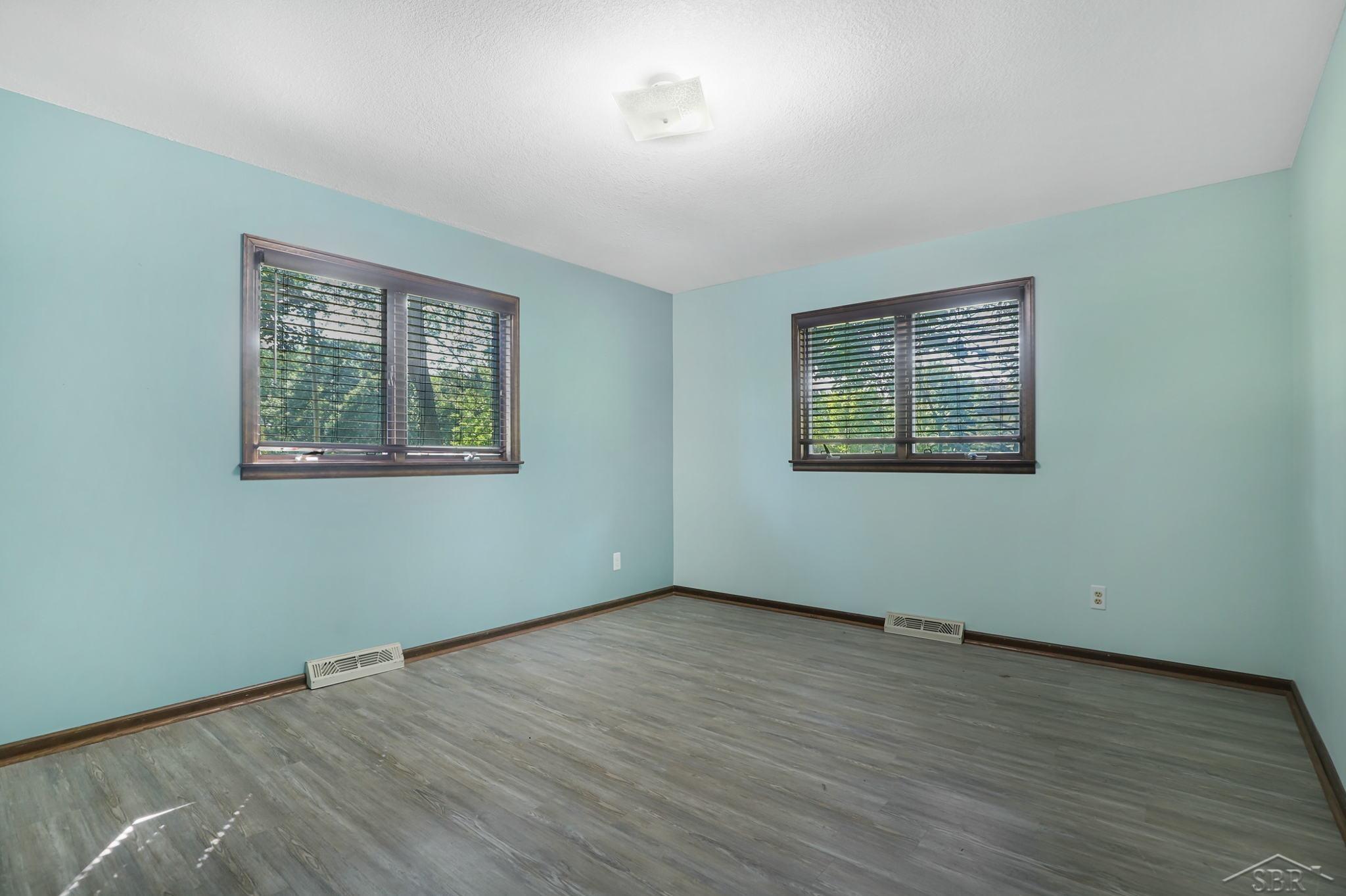 3895 Hackett Road Saginaw, MI 48603 - Photo 17 of 78 50087372-16.JPG
