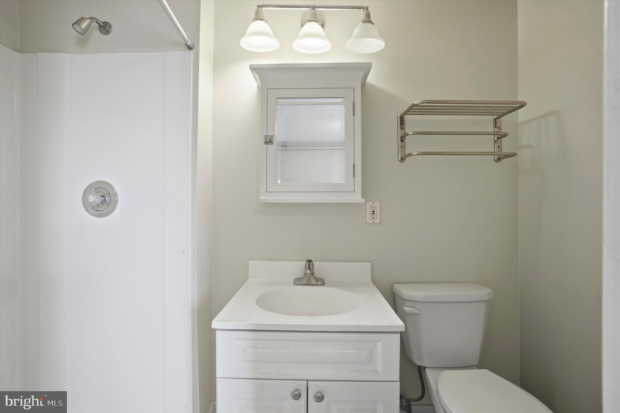 6113 Ridge Avenue, Unit 3 Philadelphia, PA 19128 - Photo 8 of 9 Bathroom