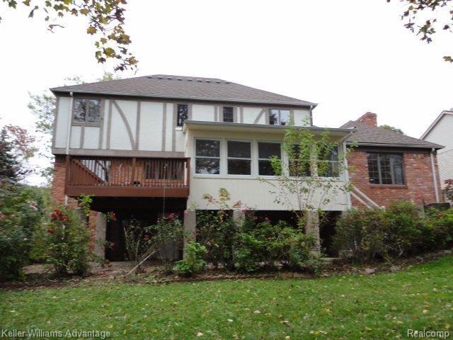 35603 Tall Pine Road Farmington, MI 48335 - Photo 3 of 16 E back view