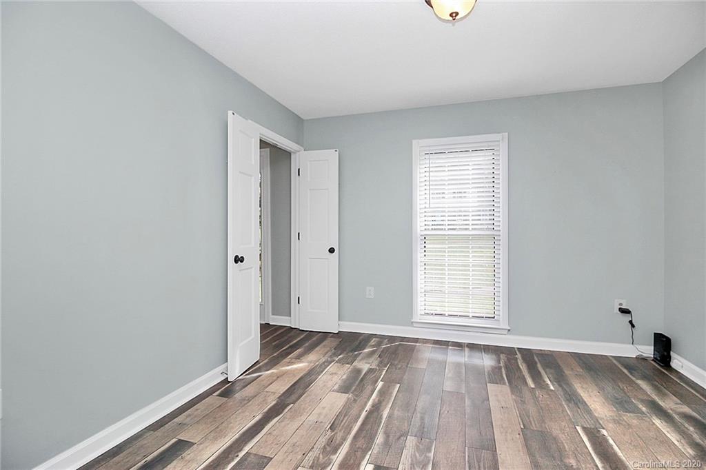 725 Falls Church Road Charlotte, NC 28270 - Photo 18 of 40