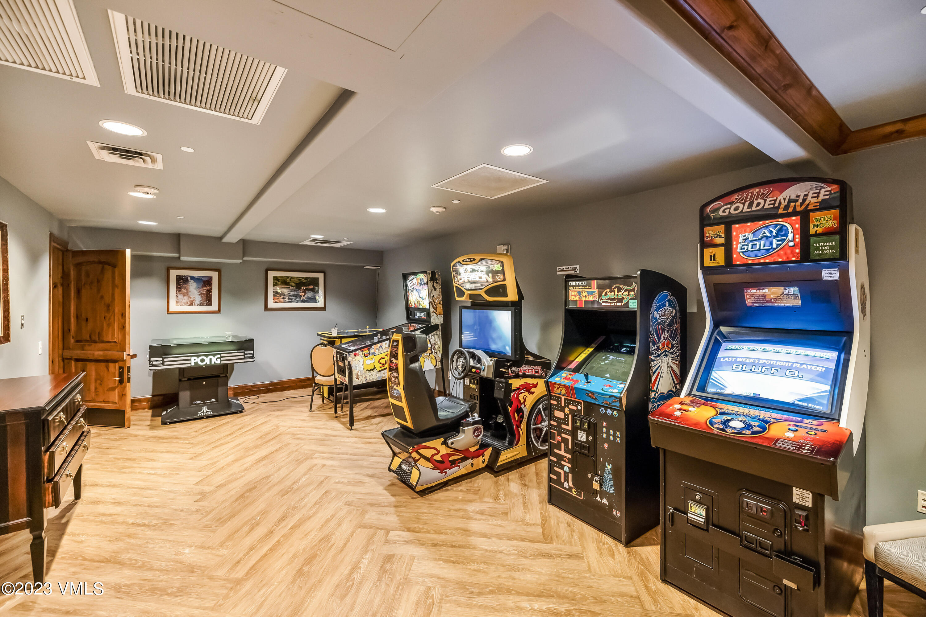 16 Vail Road, Unit RESORT MEMBERSHIP Vail, CO 81657 - Photo 40 of 51 a view of a room with gym equipment