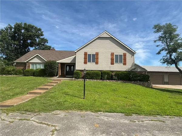 $590,000 | 1358 26000 Road, Parsons, KS 67357