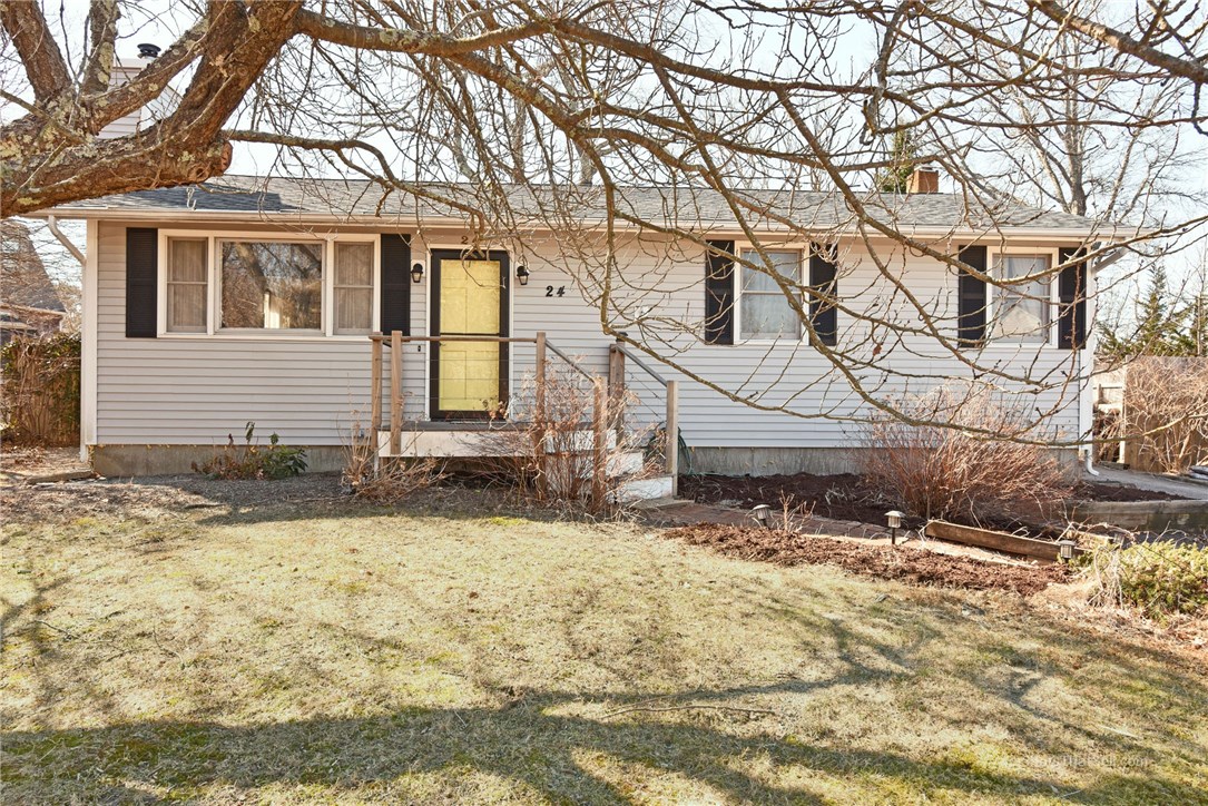 24 Old Pine Road Narragansett, RI 02882 - Photo 3 of 33 Gallery Image 3