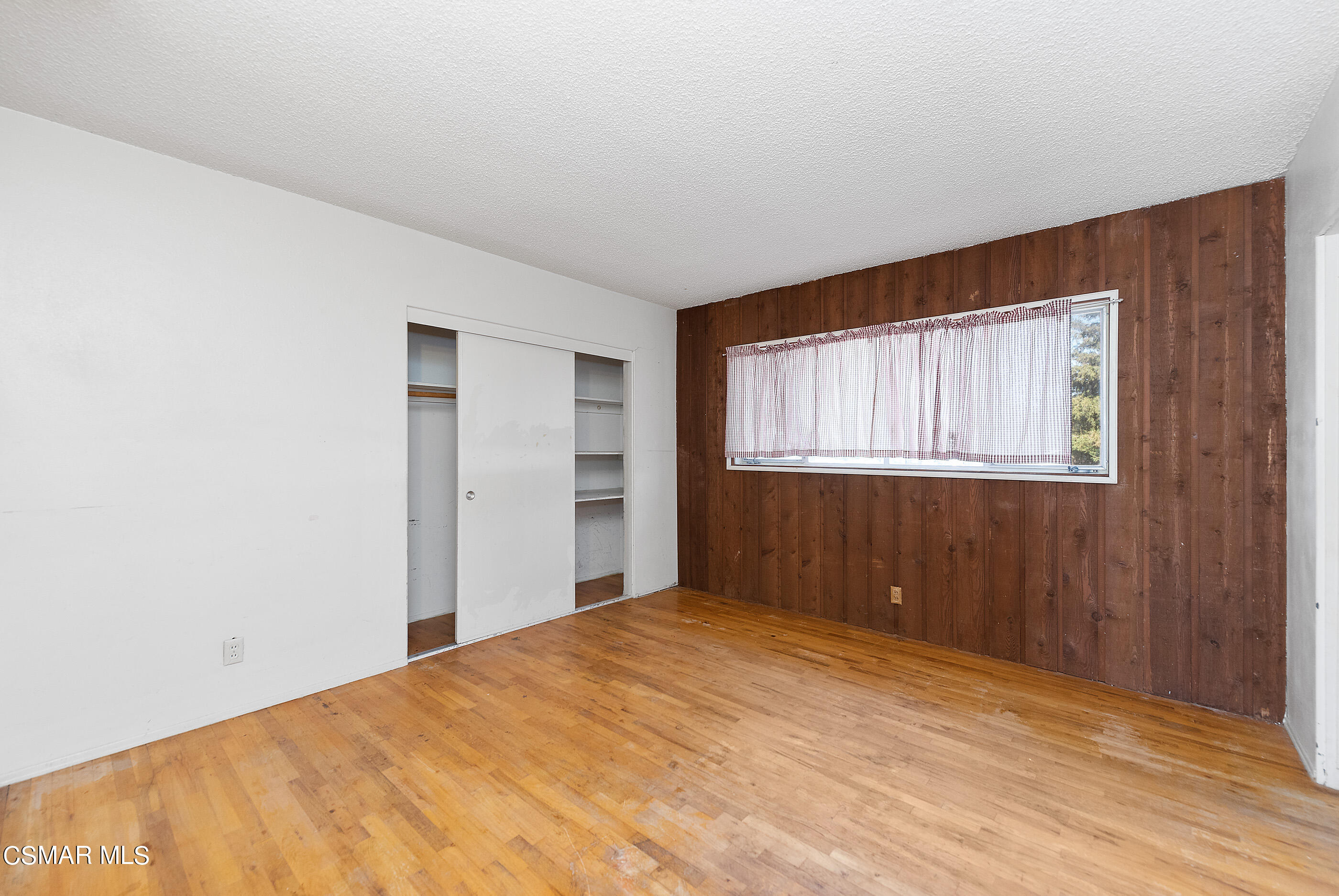 3140 Sheri Drive Simi Valley, CA 93063 - Photo 18 of 38 a bedroom with a bed and a window