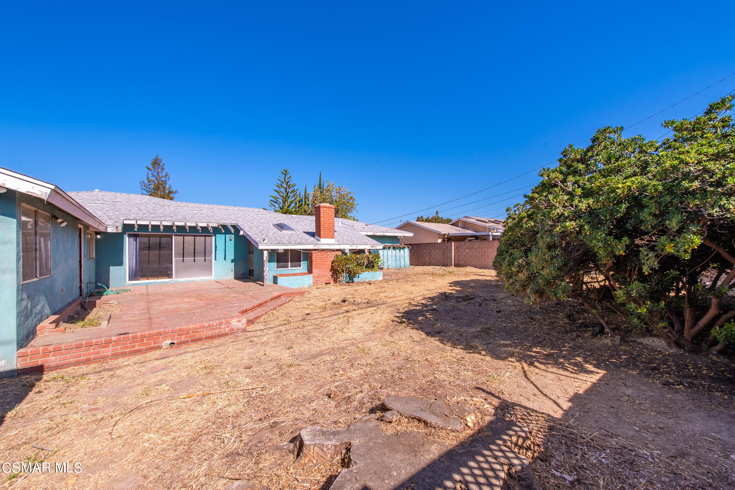 3140 Sheri Drive Simi Valley, CA 93063 - Photo 31 of 38 a front view of a house with a yard