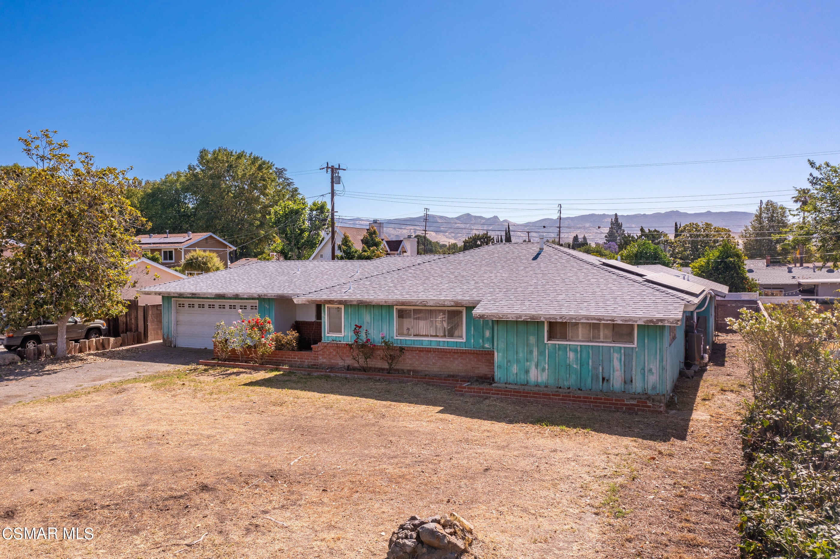 3140 Sheri Drive Simi Valley, CA 93063 - Photo 35 of 38 a front view of a house with a yard