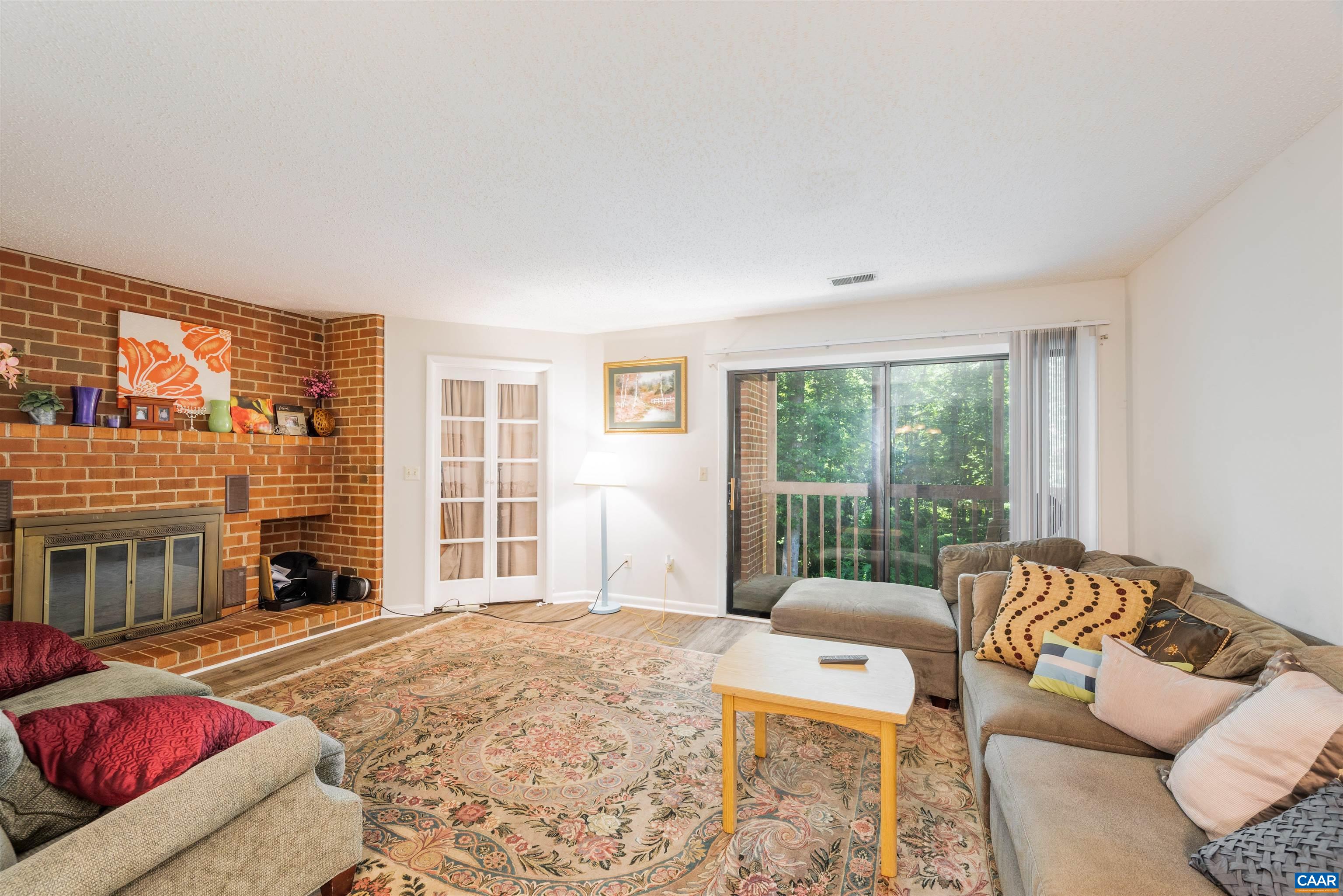 109 Turtle Creek Road, Unit 7 Charlottesville, VA 22901 - Photo 3 of 27 a spacious bedroom with a bed and a couch