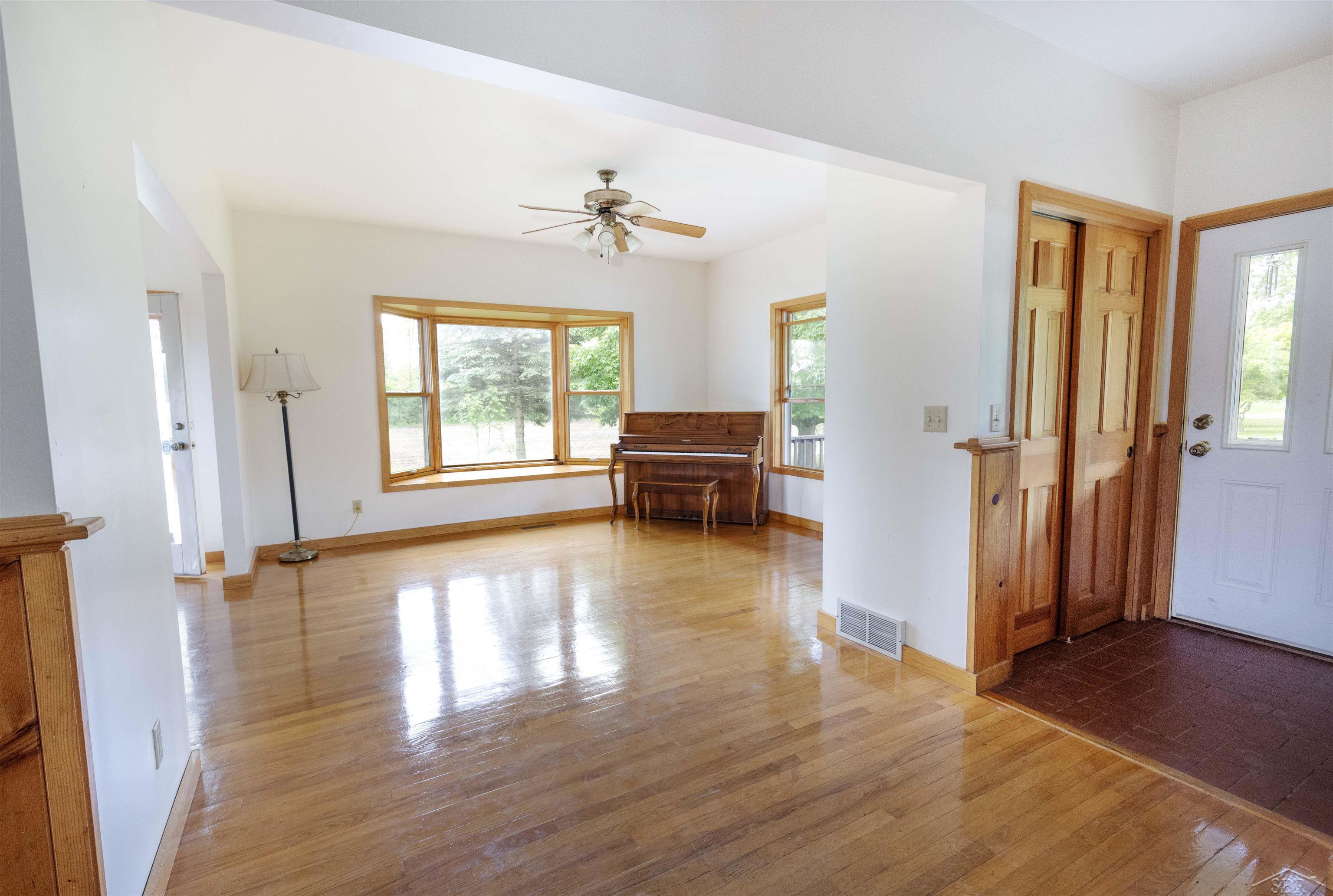 3662 Hackett Road Saginaw, MI 48603 - Photo 21 of 61 Looking into Dining Room