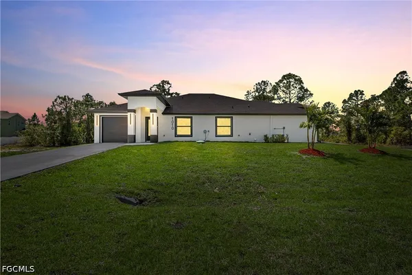 $500,000 | 1008-1010 Jaguar Boulevard, Lehigh Acres, FL 33974