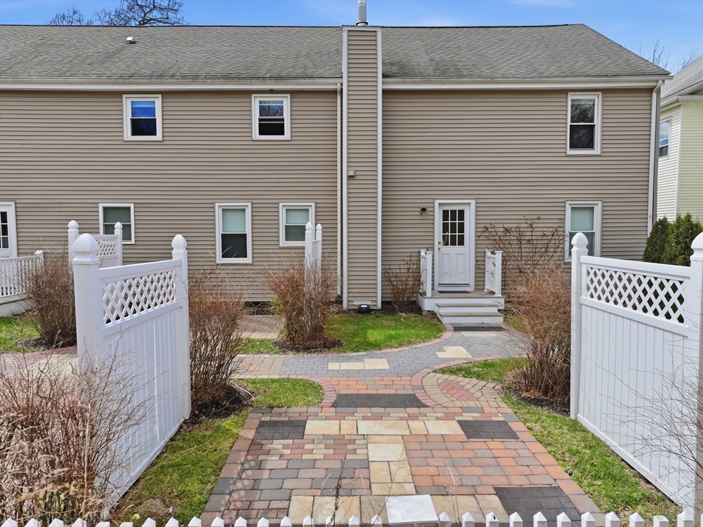146 Hecla Street, Unit 2 Uxbridge, MA 01569 - Photo 5 of 26 a front view of a house with garden