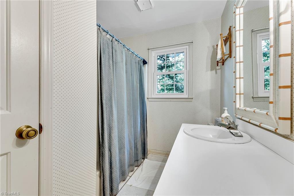 1512 Coventry Road High Point, NC 27262 - Photo 25 of 43 Gallery Image 25
