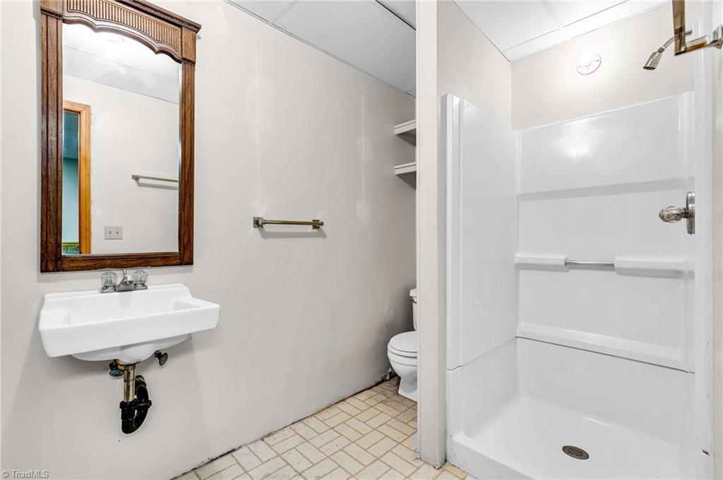 1512 Coventry Road High Point, NC 27262 - Photo 29 of 43 Gallery Image 29