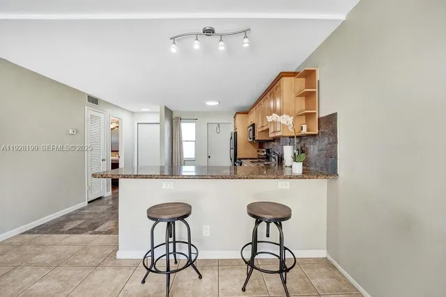 $170,000 | 950 Hillcrest Drive, Unit 112, Hollywood, FL 33021