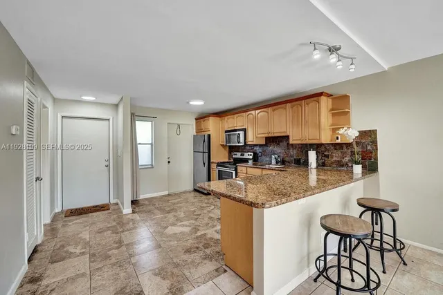 $170,000 | 950 Hillcrest Drive, Unit 112, Hollywood, FL 33021