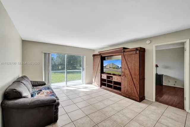 $170,000 | 950 Hillcrest Drive, Unit 112, Hollywood, FL 33021