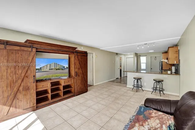 $170,000 | 950 Hillcrest Drive, Unit 112, Hollywood, FL 33021