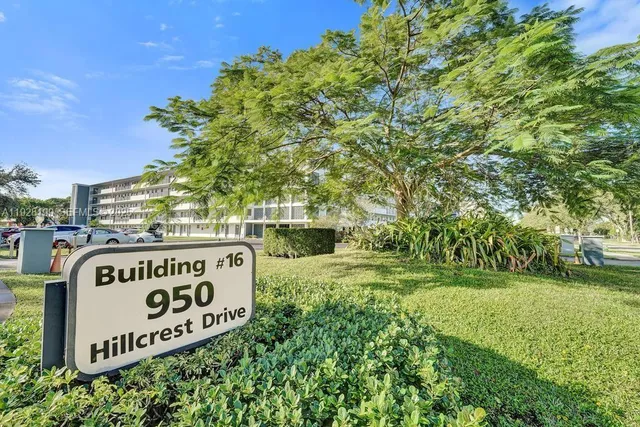 $170,000 | 950 Hillcrest Drive, Unit 112, Hollywood, FL 33021