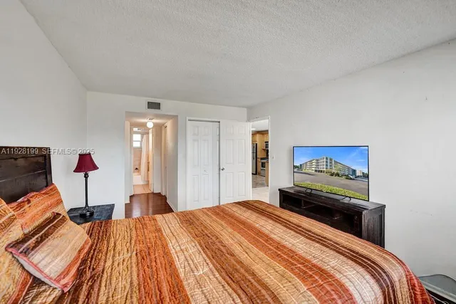 $170,000 | 950 Hillcrest Drive, Unit 112, Hollywood, FL 33021