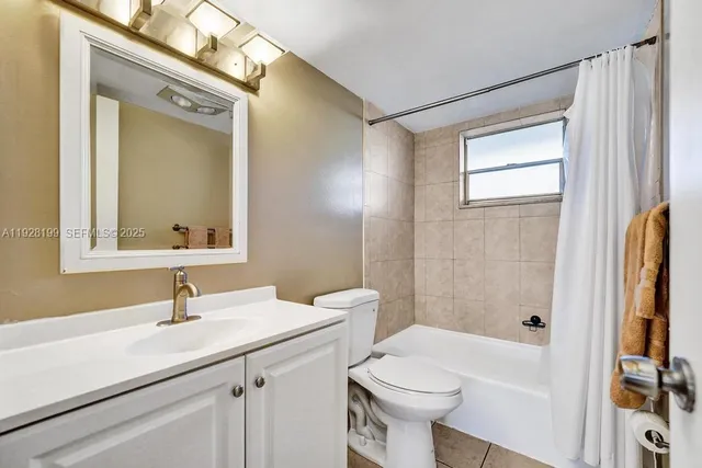 $170,000 | 950 Hillcrest Drive, Unit 112, Hollywood, FL 33021