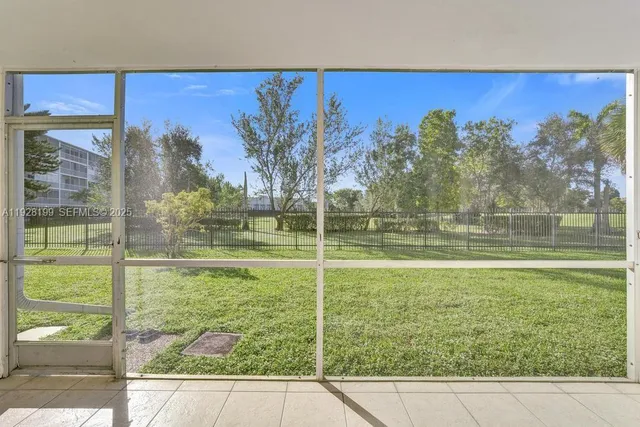 $170,000 | 950 Hillcrest Drive, Unit 112, Hollywood, FL 33021