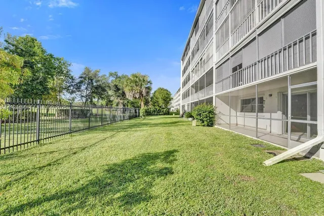 $170,000 | 950 Hillcrest Drive, Unit 112, Hollywood, FL 33021