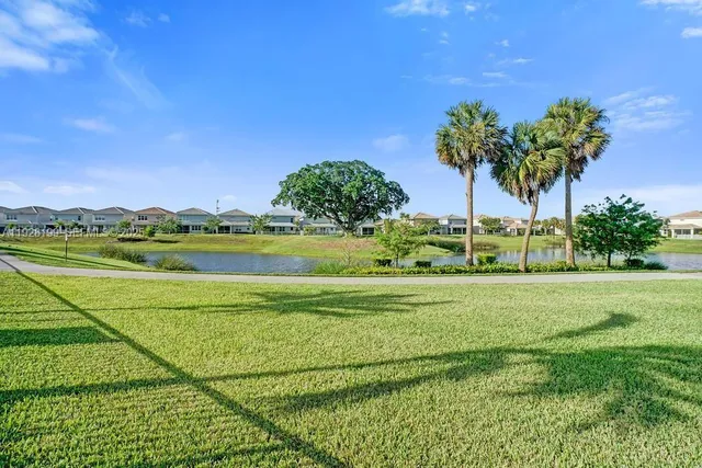 $170,000 | 950 Hillcrest Drive, Unit 112, Hollywood, FL 33021