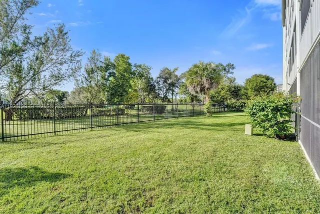 $170,000 | 950 Hillcrest Drive, Unit 112, Hollywood, FL 33021