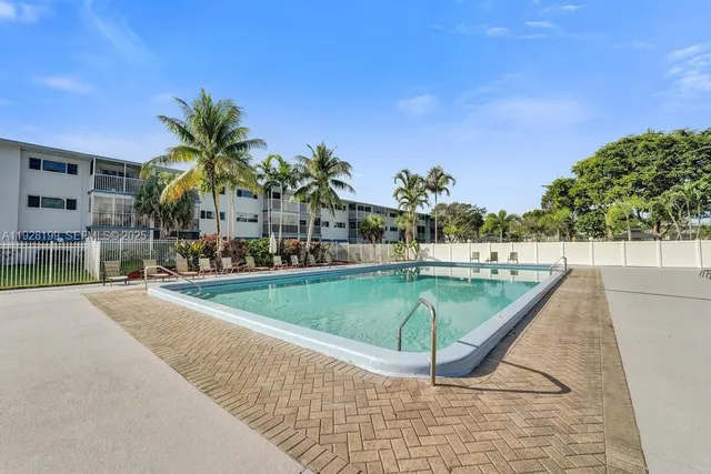 $170,000 | 950 Hillcrest Drive, Unit 112, Hollywood, FL 33021