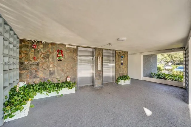 $170,000 | 950 Hillcrest Drive, Unit 112, Hollywood, FL 33021