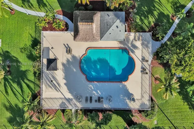 $170,000 | 950 Hillcrest Drive, Unit 112, Hollywood, FL 33021