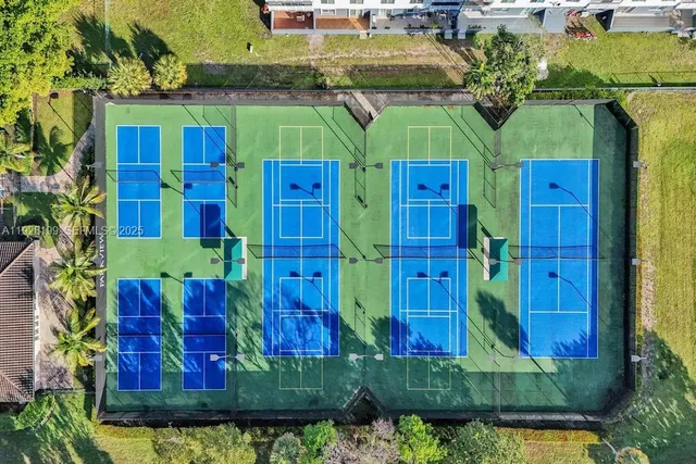 $170,000 | 950 Hillcrest Drive, Unit 112, Hollywood, FL 33021