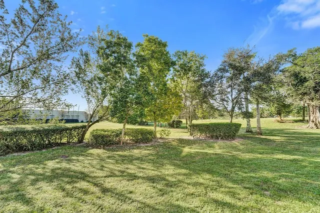 $170,000 | 950 Hillcrest Drive, Unit 112, Hollywood, FL 33021