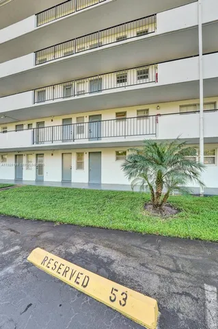 $170,000 | 950 Hillcrest Drive, Unit 112, Hollywood, FL 33021